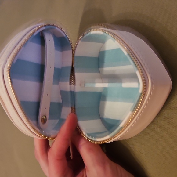 Cream Heart Shaped Travel Jewelry Box - Picture 4 of 4